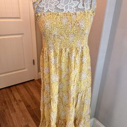 Women’s Yellow Floral Dress! (Size XL)