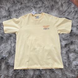 Authentic Gallery debt. Cream Tee size L