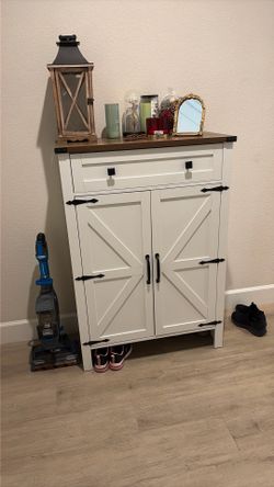 Shoe cabinet