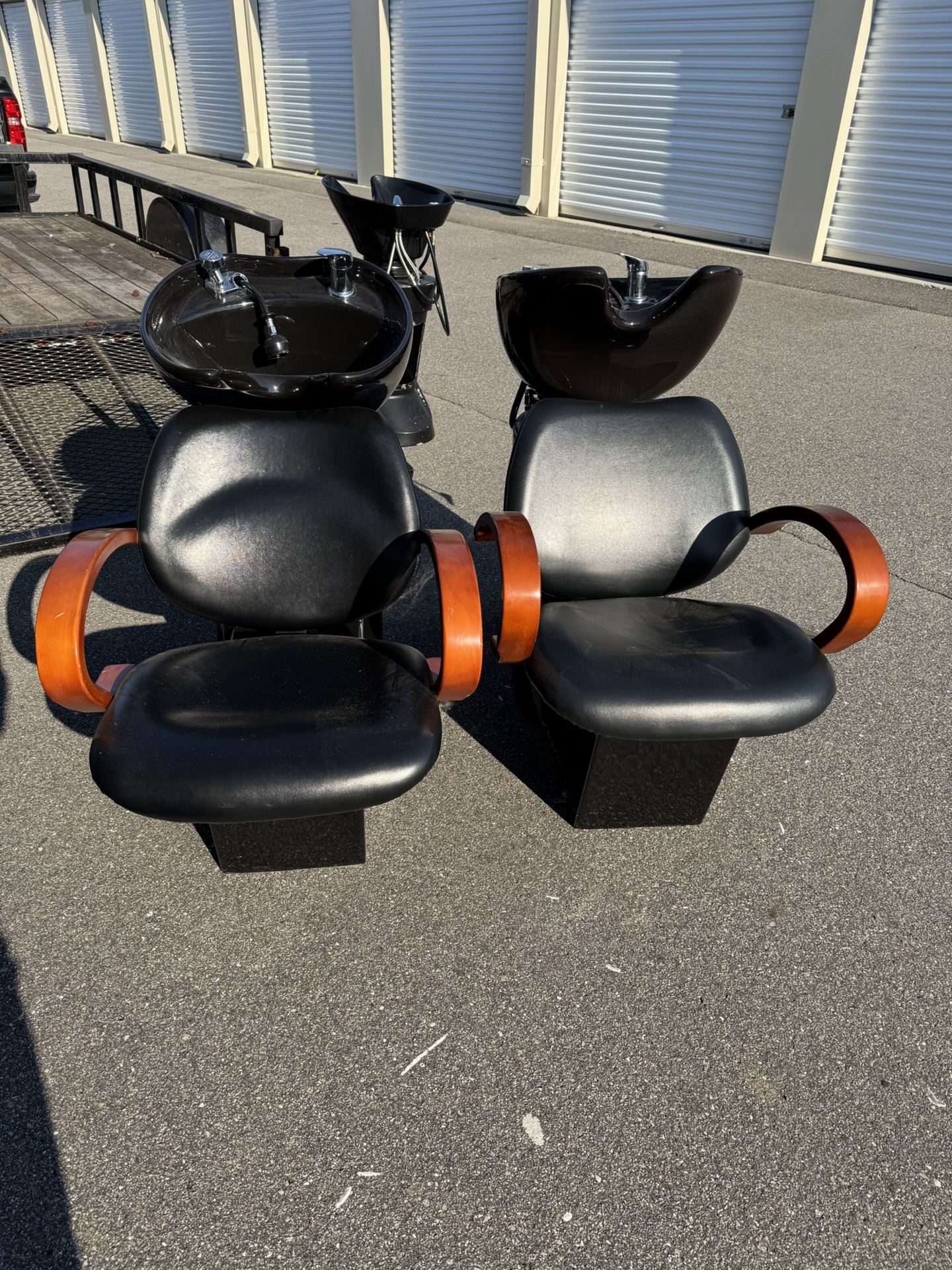 Salon Shampoo Chairs/ Ceramic Sink (1)