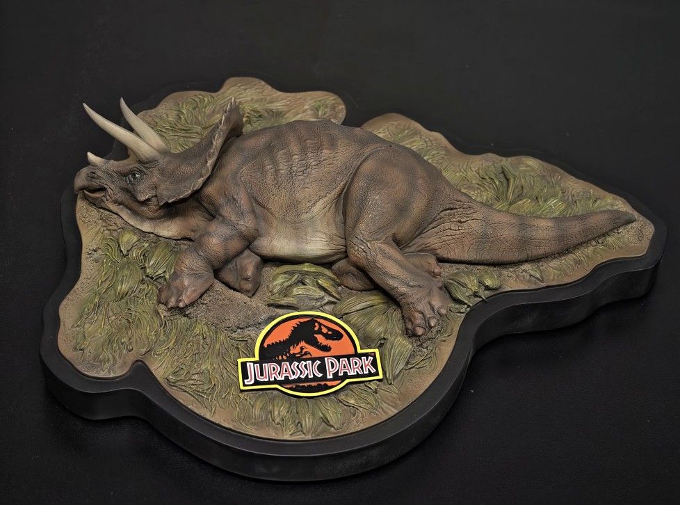 Chronicle Collectibles Jurassic Park - Sick Triceratops 1/35 Scale Statue