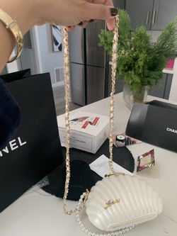 Chanel clam online bag