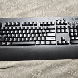 Logitech G613 LIGHTSPEED Wireless Mechanical Gaming Keyboard, Multihost 2.4 GHz + Blutooth Connectivity - Black