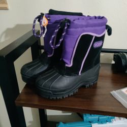 Size 9 Toddler Girls Snow Rain 🌧️☔ Boots ❄️