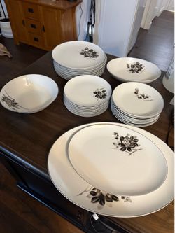 28 pc Vintage Fukagawa Arita Porcelain Dinnerware