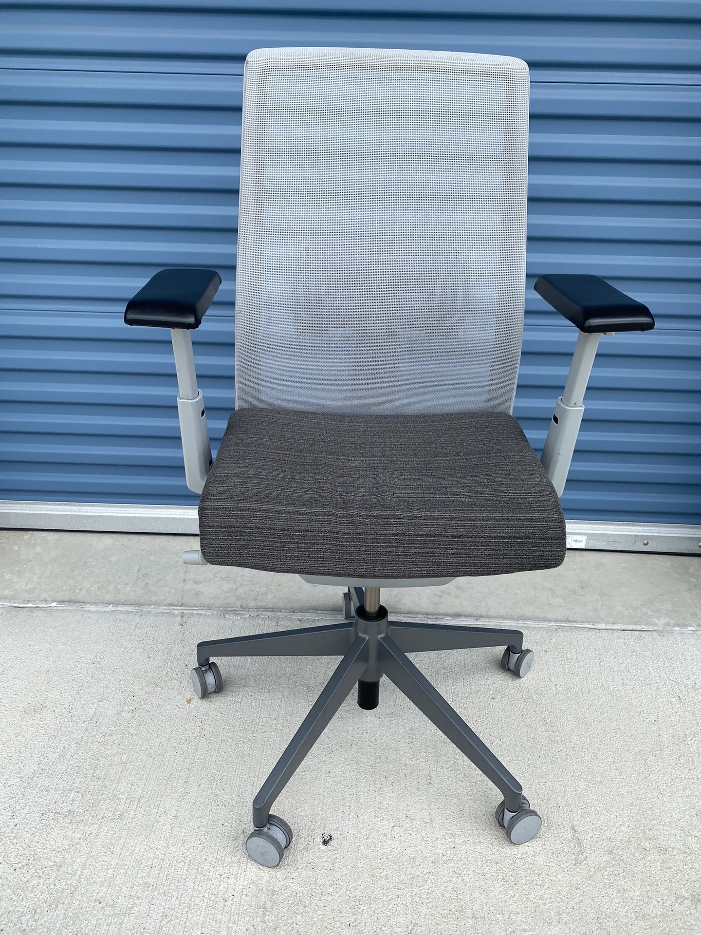 Haworth Very High Mesh Back Fully Adjustable Model Office Chair 