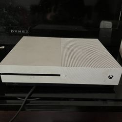 Xbox One And Controller 