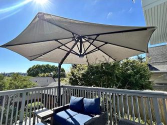 11 ft cantilever patio umbrella with solar lights