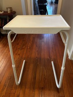 Folding table