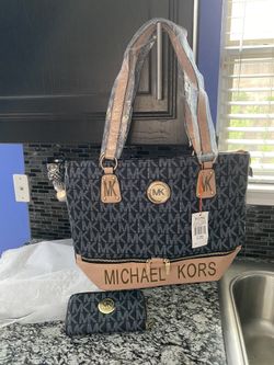 Hand bag brand new with wallet