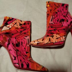 Christian Louboutin So Kate Metrograf Booty 