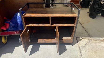 Hidden Litter box (litter box not included)
