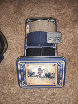 Assorted Levi's belts/w collectors tin