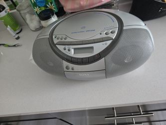 Cd and cassette player