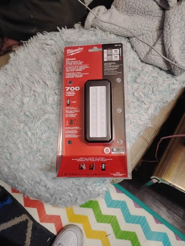 Milwaukee Rover M12 Flood Light