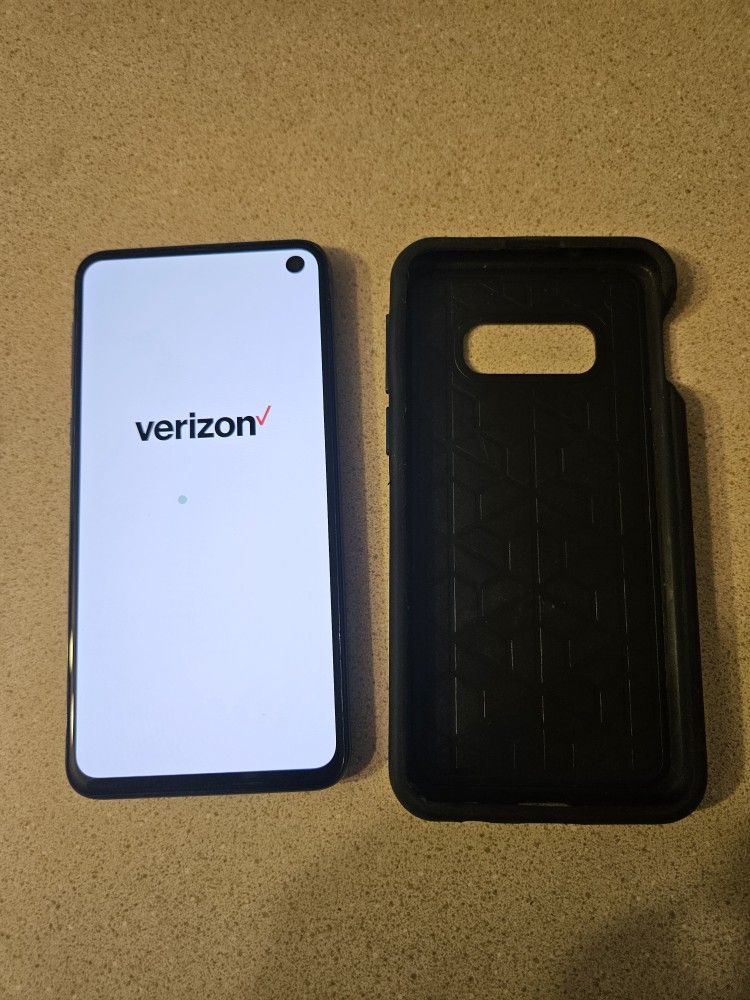 Samsung Galaxy S10e 128 GB Unlocked Like New