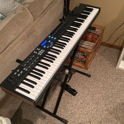 electric keyboard piano