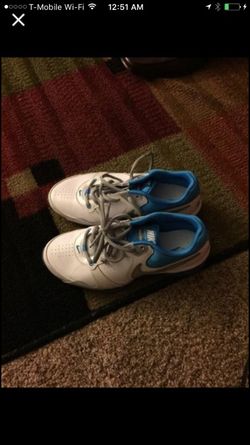 Woman Nike Size 7
