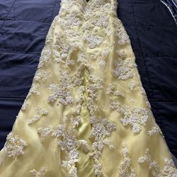 It’s A Beautiful Evening long Dress For Women’s Made By Jovani The Color Is Light Yellow could be used for prom or wedding or any occasion Size Is 8