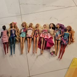 9 Barbies 