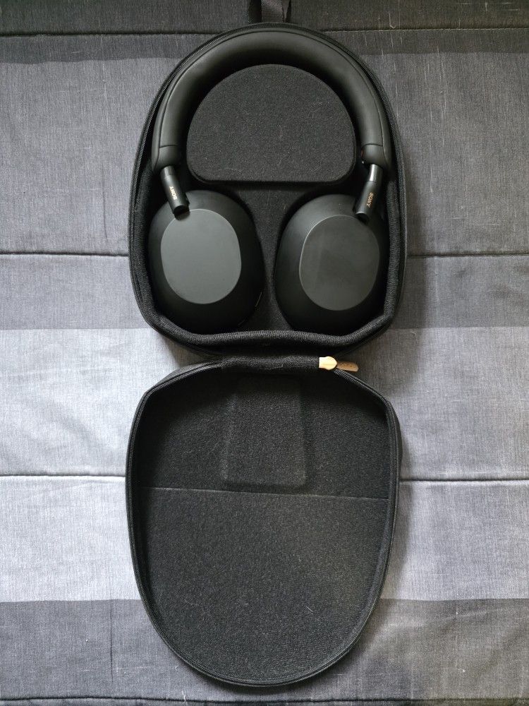 Sony WH1000XM5 Over-The-Ear Headphones