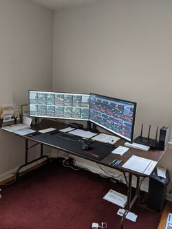 Folding Table/Desk

71 x 30 x 29

Excellent condition.
Pickup only in Mayfield Heights. Thanks.