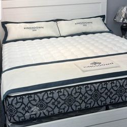 New 5pcs Of Queen / King White Bedroom Set Are Available With Free Delivery 