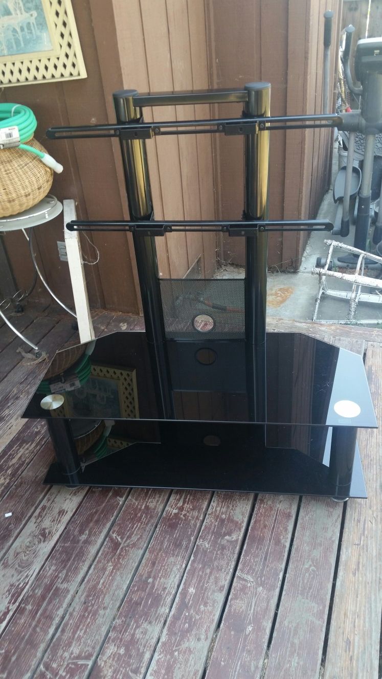 Pamari Collection TV Stand / Entertainment Center