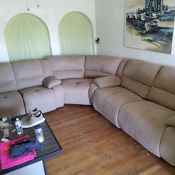 Beautiful tan curve sectional with 4 electric.
Reclining chair options.
Ten color