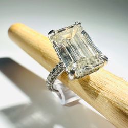 LAB Grown Wedding/engagement ring Diamond weight : 8.01 Carats 