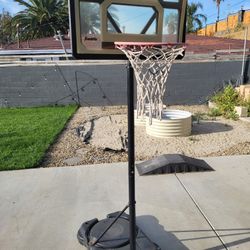 KIDS BASKETBALL HOOP