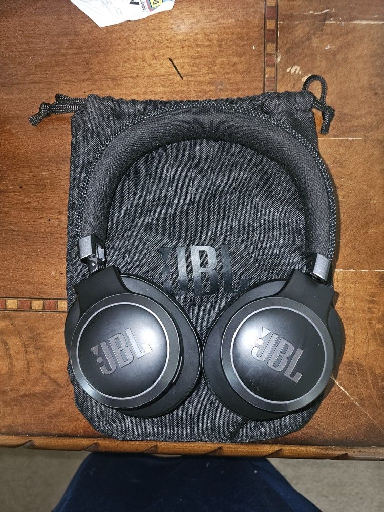 JBL noise canceling headphones