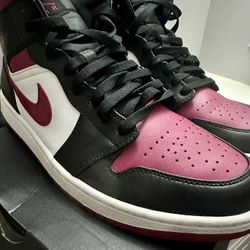 Jordan 1 Noble Red Mid’s 11.5 VNDS