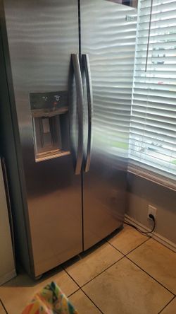 Frigidaire 24 cft fridge