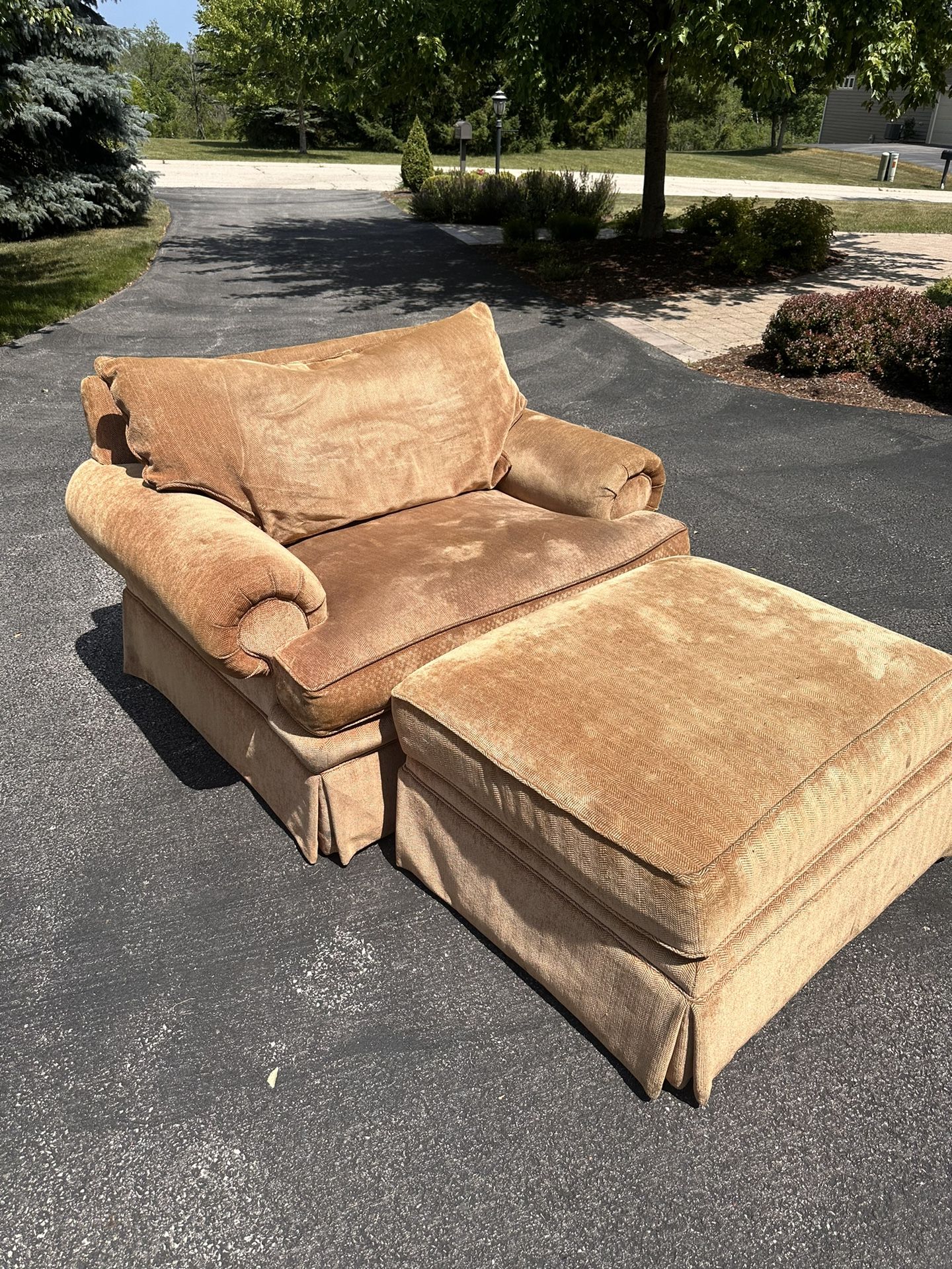 Golden Loveseat With Ottoman