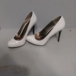 Womens 7 Heels White & Black