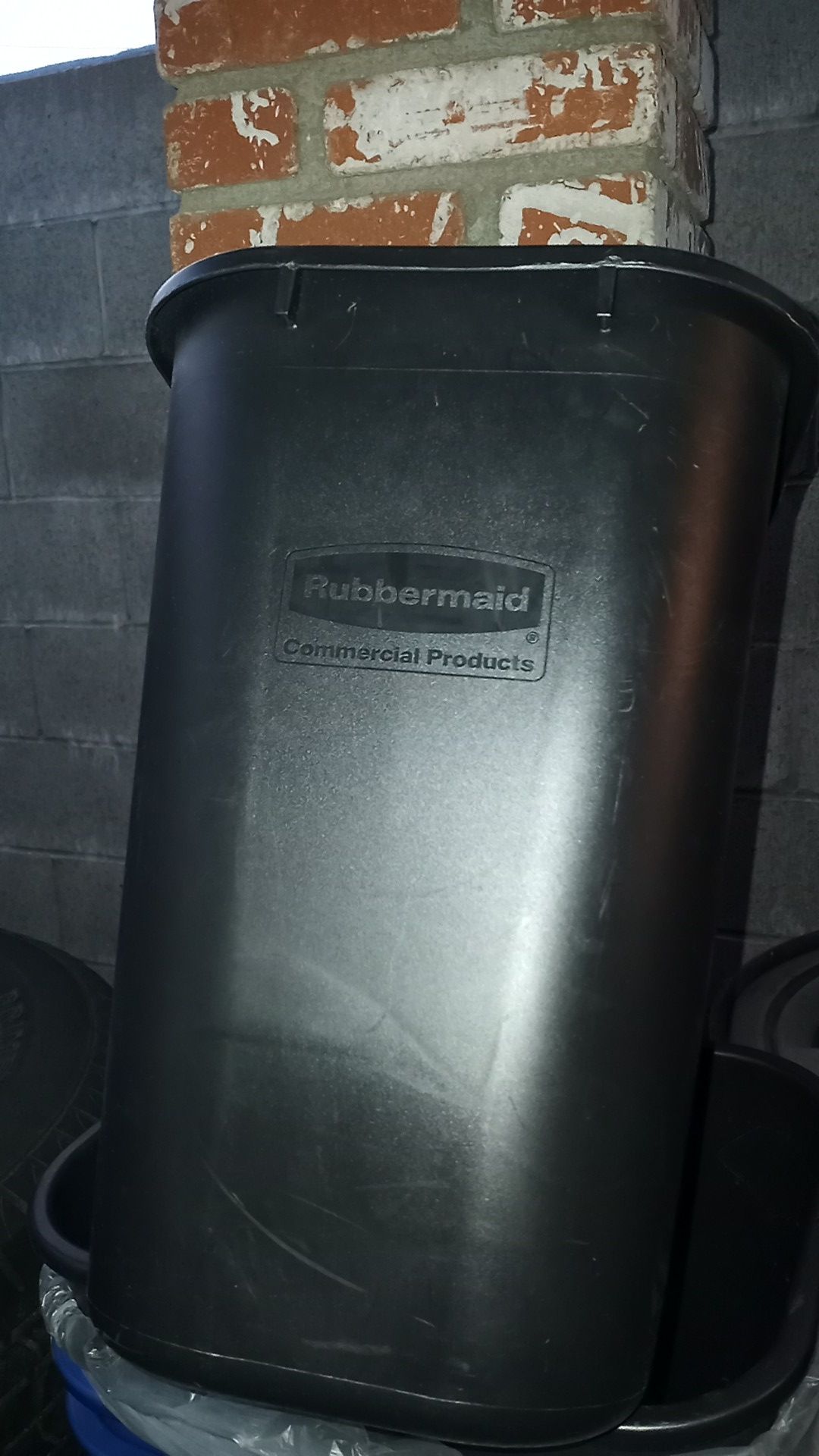 Rubbermaid trash can