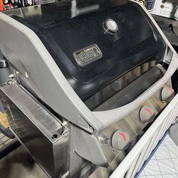 Black silver and red Weber 2 II gs4 three burners propane bbq Asador grill