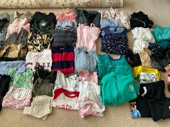 Over 90 pieces Juniors and Women Clothes in size small & Medium
