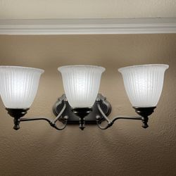 3-light bathroom vanity light sconce