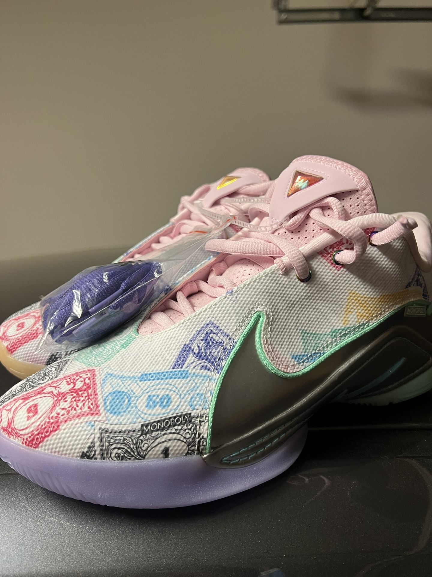 New - Size 8 Mens Nike LeBron 22 XXII Basketball Monopoly Silver Pink FZ1097-100