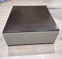 Coffee table (38x38.5)
