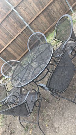 mesa de patio  sillas mesedoras