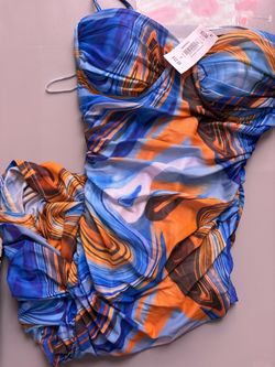 Small mid dress new w tag