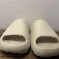 Adidas White Yeezy Slides ‘Bone’