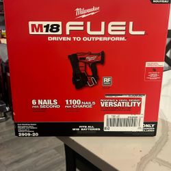 M18 Coil Roofing Nailer 