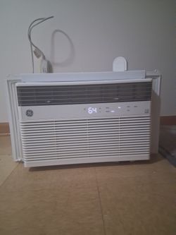 Air conditioner 8,100 BTU