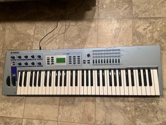 Yamaha CS2X Synthesizer keyboard