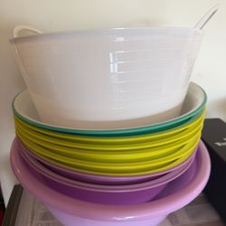 Colored Plastic Bowls 