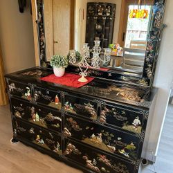 Dresser With Mirror